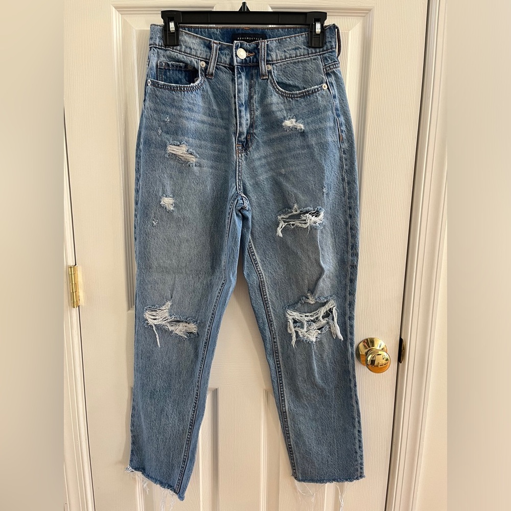 Aeropostale Slim & Thick Curvy Mom Jean size 2 | Aeropostale Jeans size 2